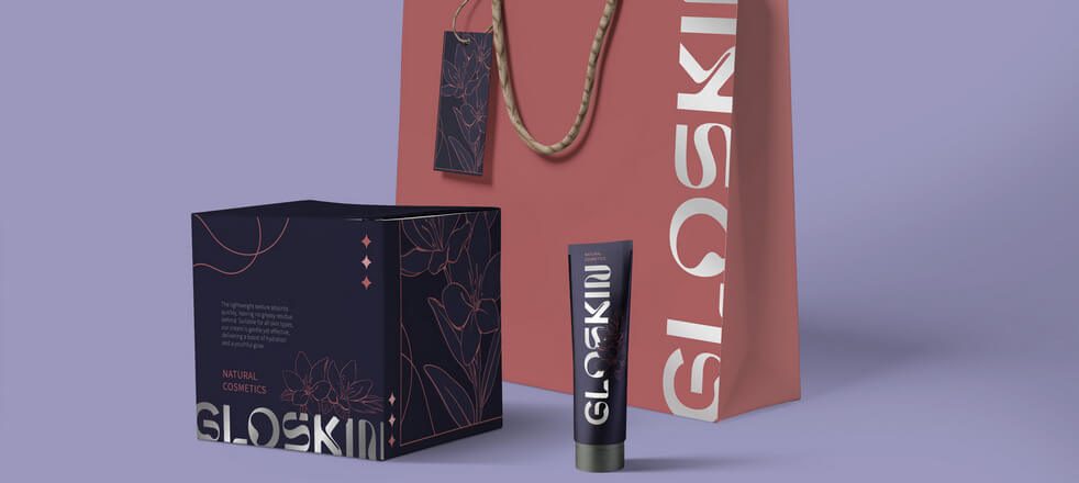 Комплект косметической продукции марки GLOSKIN включает в себя брендированный пакет, картонную упаковку и тюбик крема